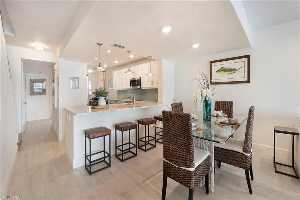 800 River Point Dr 209, Naples, FL 34102-12