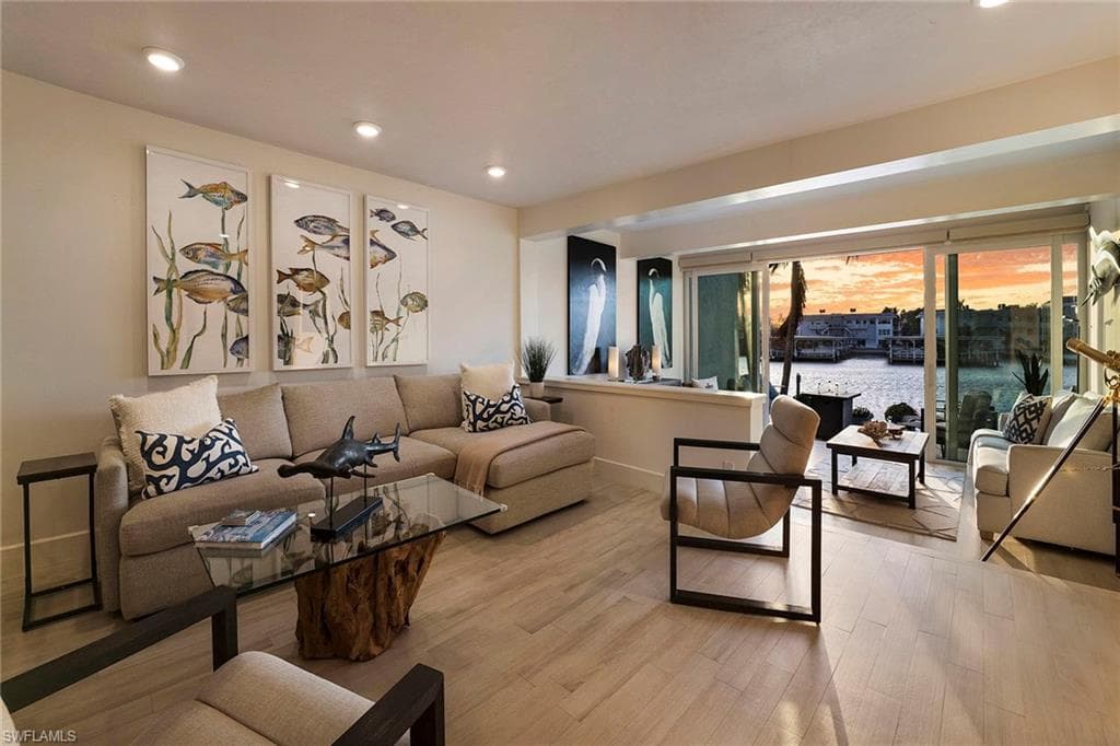 800 River Point Dr 209, Naples, FL 34102-15