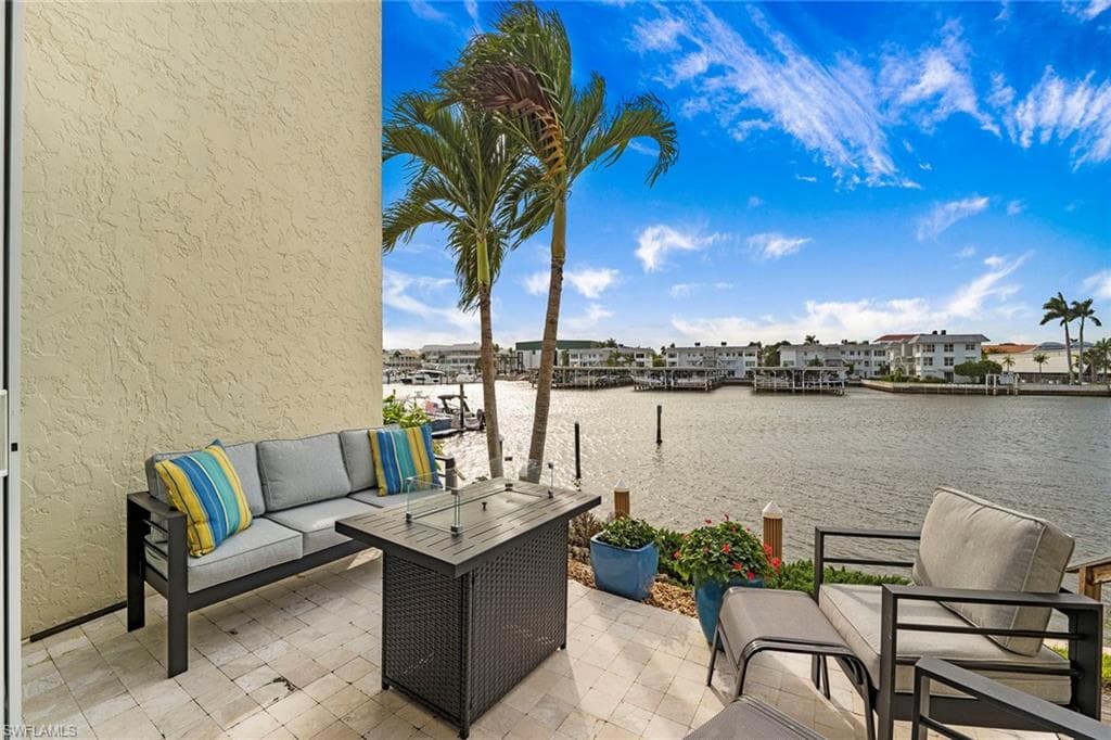 800 River Point Dr 209, Naples, FL 34102-34