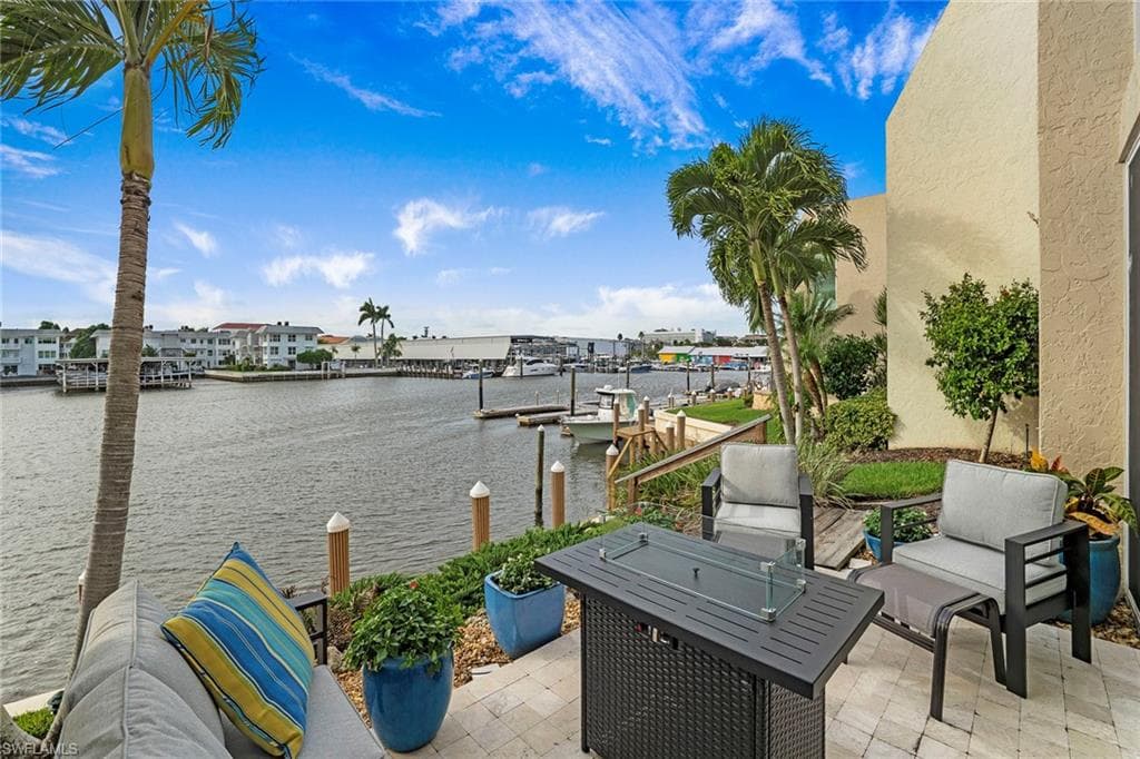 800 River Point Dr 209, Naples, FL 34102-35