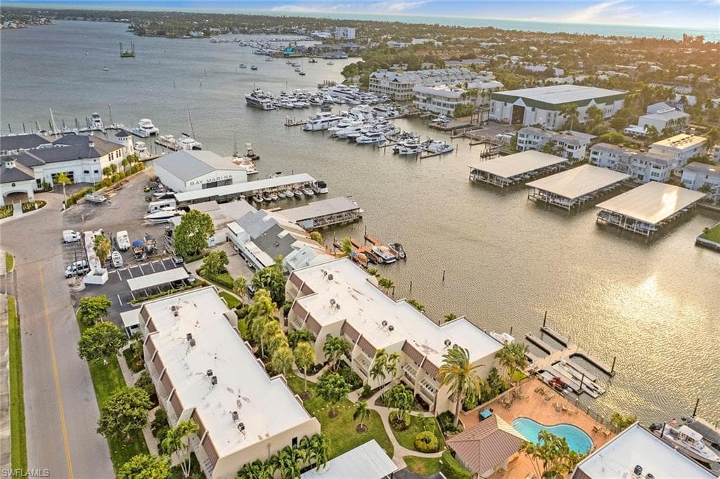 800 River Point Dr 209, Naples, FL 34102-38