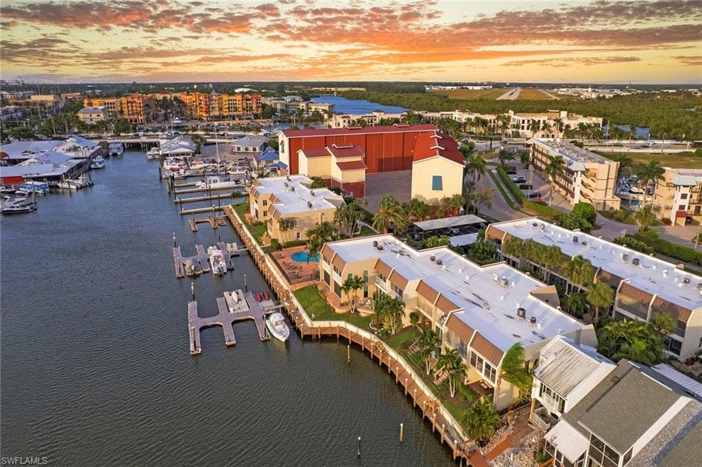 800 River Point Dr 209, Naples, FL 34102-49