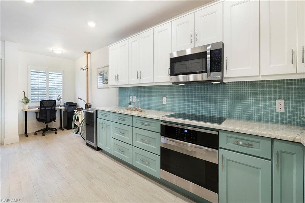 800 River Point Dr 209, Naples, FL 34102-7