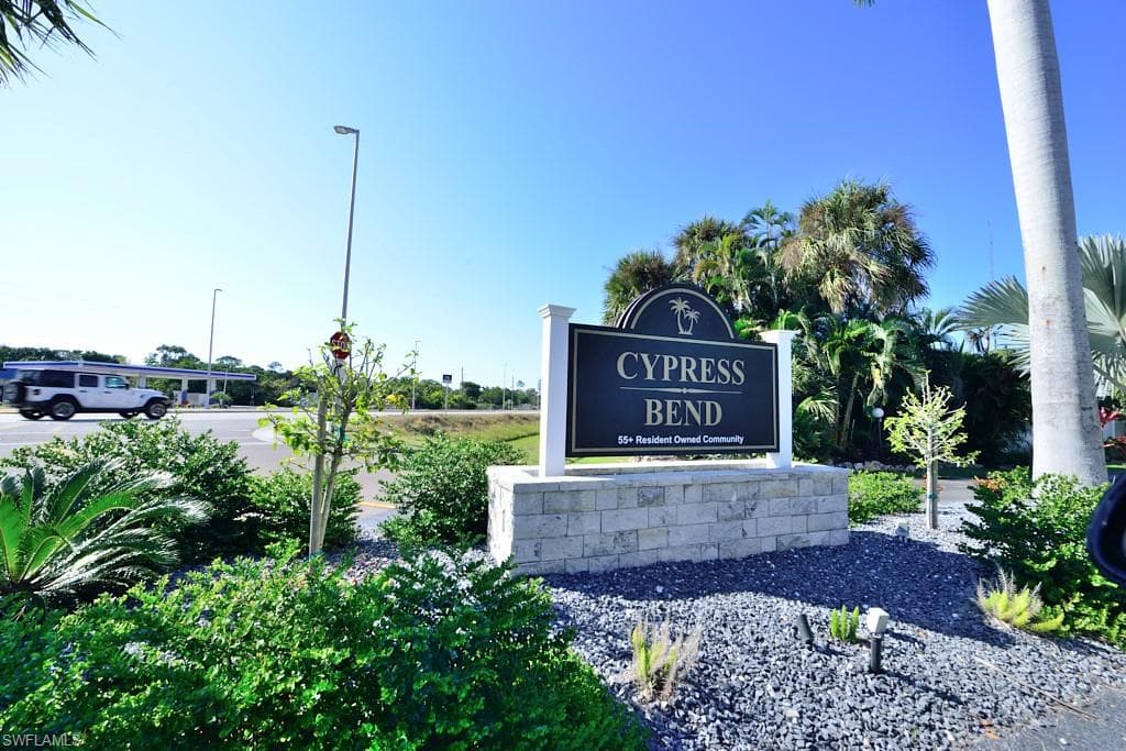 8611 Mullwood Dr, Estero, FL 33928-1