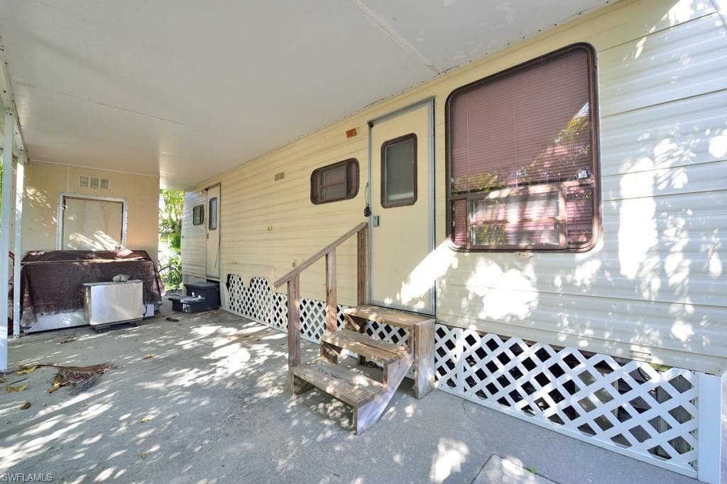 8611 Mullwood Dr, Estero, FL 33928-3