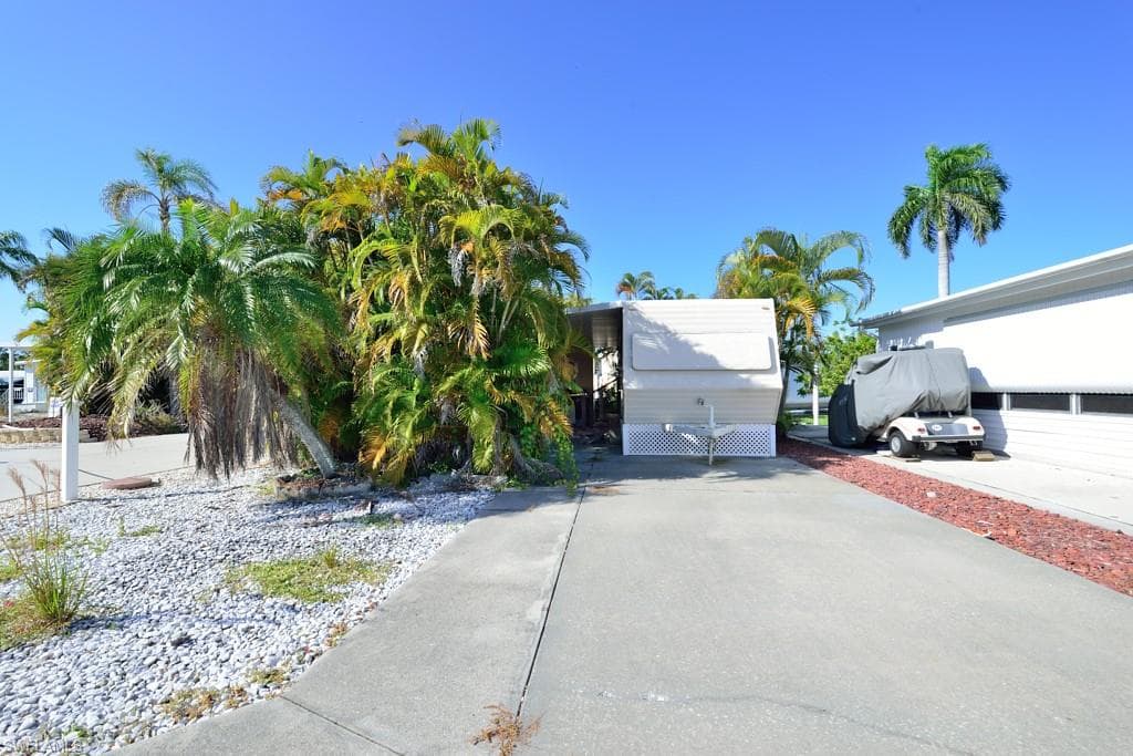 8611 Mullwood Dr, Estero, FL 33928-4