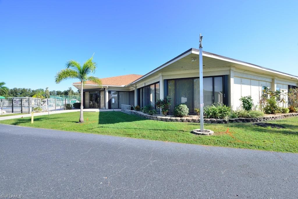 8611 Mullwood Dr, Estero, FL 33928-6