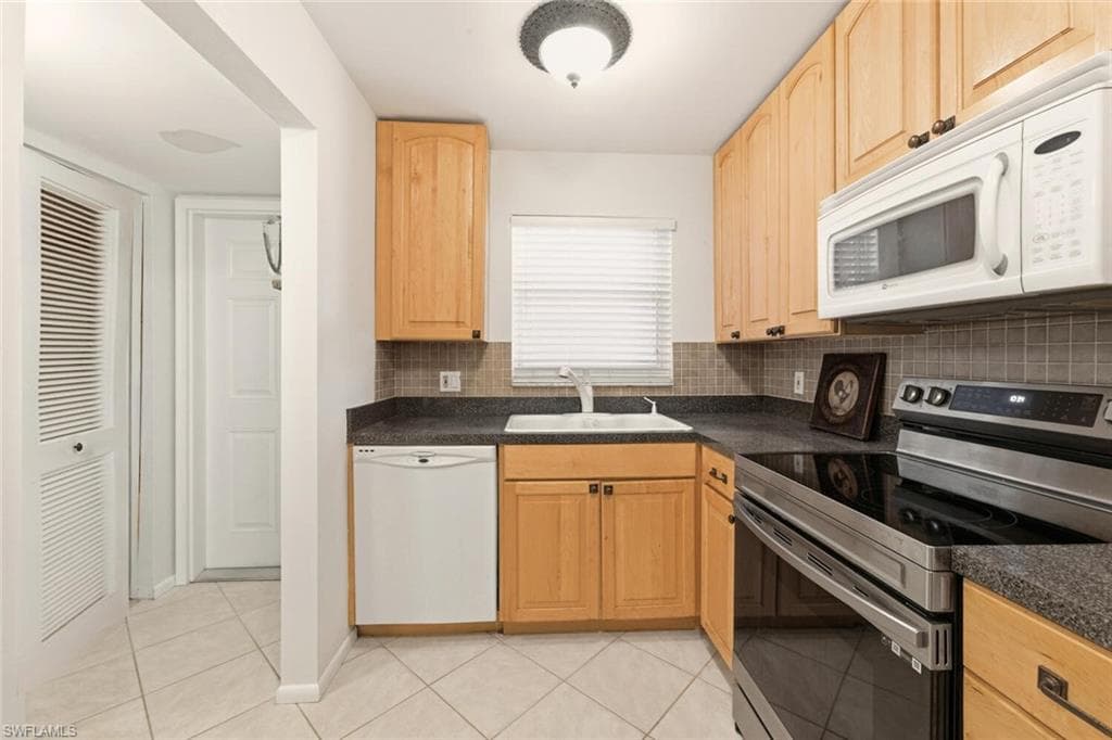 101 Forest Lakes Blvd A203, Naples, FL 34105-10