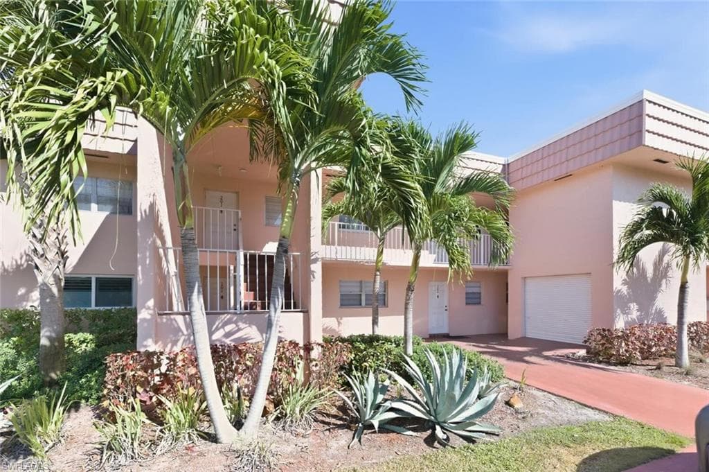 101 Forest Lakes Blvd A203, Naples, FL 34105-2