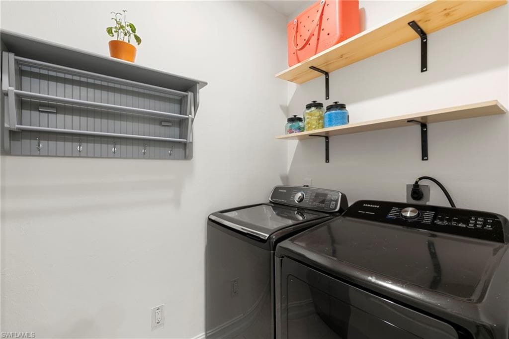 7421 Rockefeller Dr, Naples, FL 34119-25