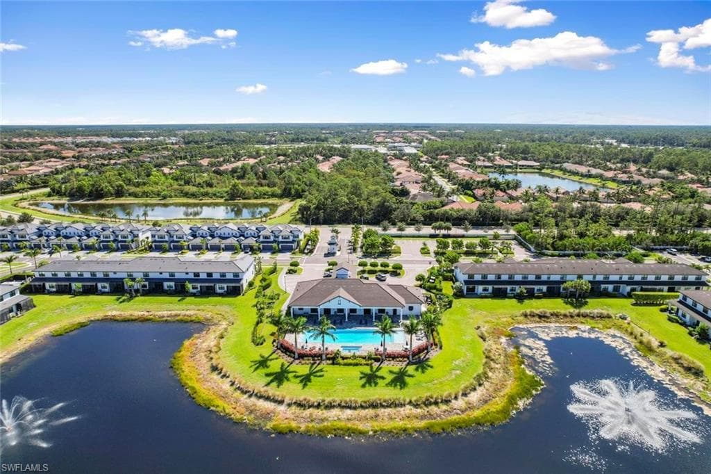 7421 Rockefeller Dr, Naples, FL 34119-32