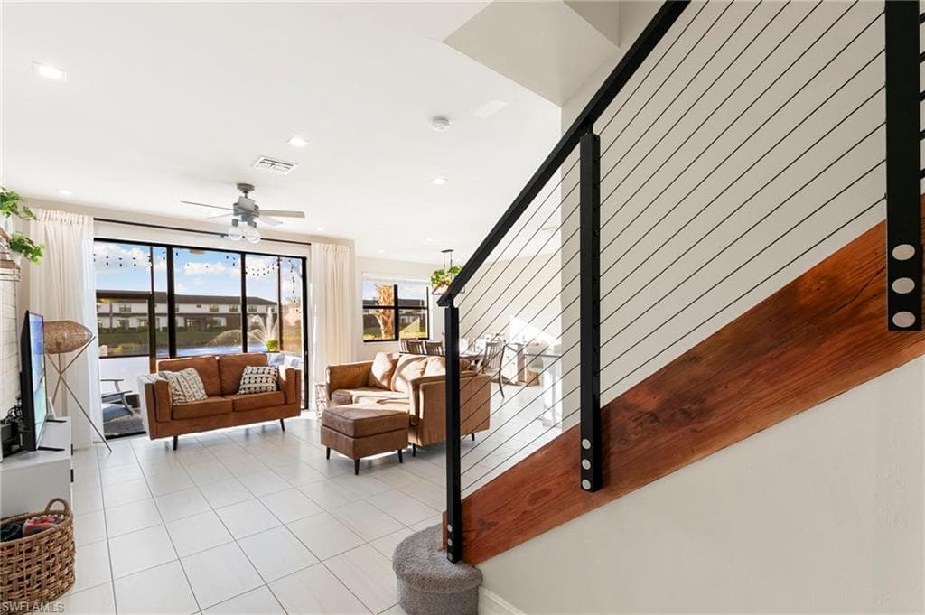 7421 Rockefeller Dr, Naples, FL 34119-5