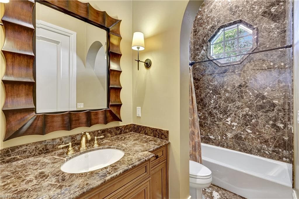 2249 Miramonte Ct, Naples, FL 34105-26