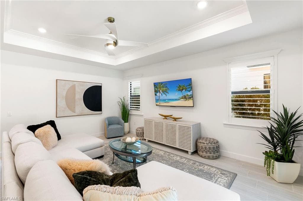 10483 Ventana Ln, Naples, FL 34120-9