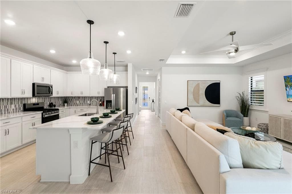 10483 Ventana Ln, Naples, FL 34120-10