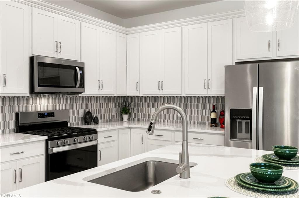 10483 Ventana Ln, Naples, FL 34120-13