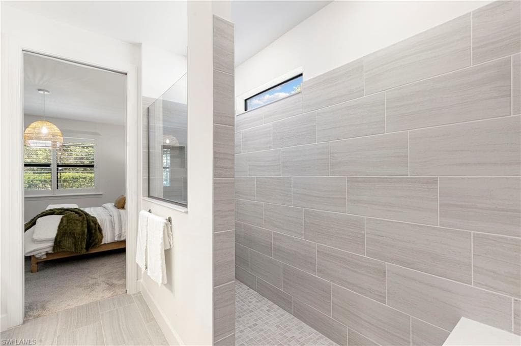 10483 Ventana Ln, Naples, FL 34120-22