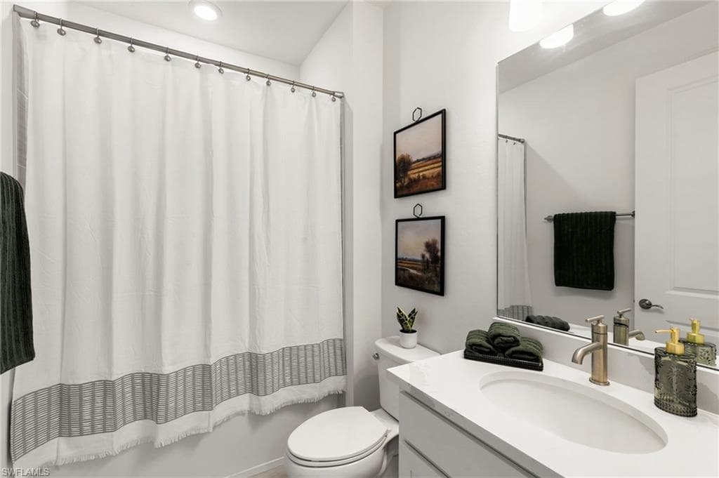 10483 Ventana Ln, Naples, FL 34120-25