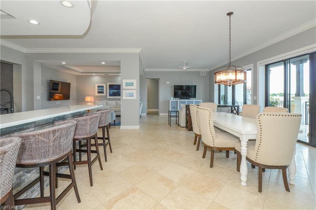 1530 5th Ave S C312, Naples, FL 34102-8