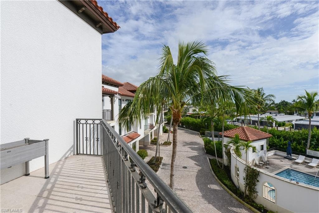 1530 5th Ave S C312, Naples, FL 34102-17