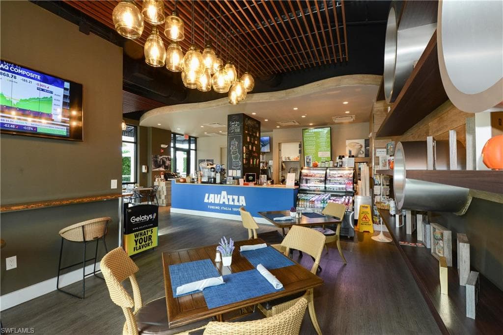 1530 5th Ave S C312, Naples, FL 34102-28