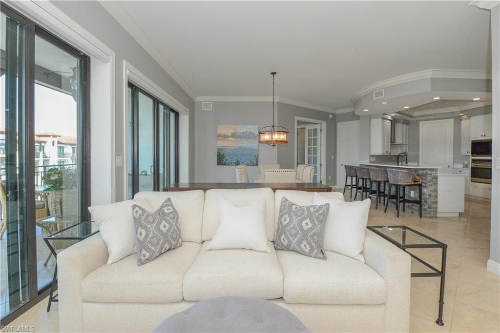 1530 5th Ave S C312, Naples, FL 34102-7