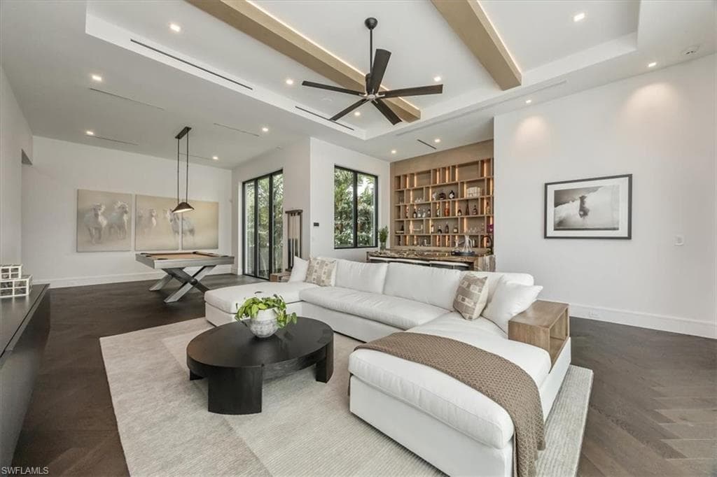 1640 Dolphin Ct, Naples, FL 34102-8