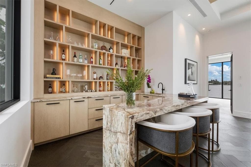 1640 Dolphin Ct, Naples, FL 34102-10