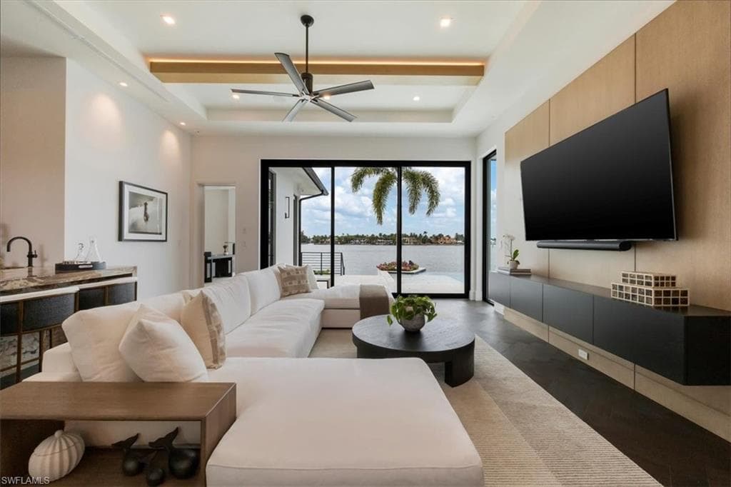 1640 Dolphin Ct, Naples, FL 34102-11