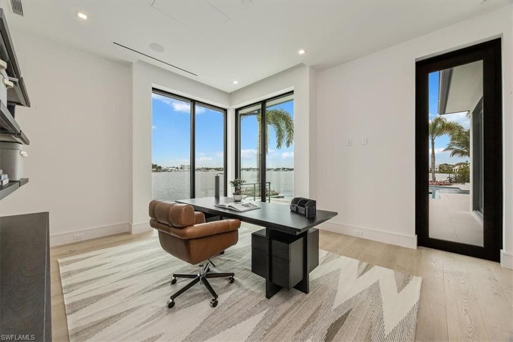 1640 Dolphin Ct, Naples, FL 34102-13