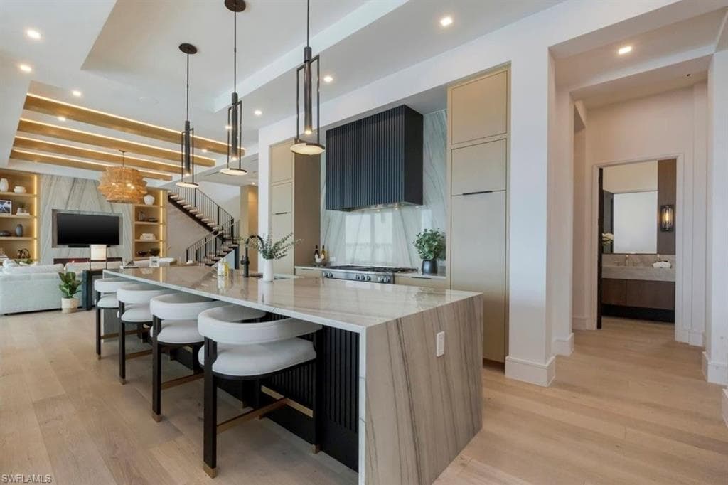 1640 Dolphin Ct, Naples, FL 34102-15