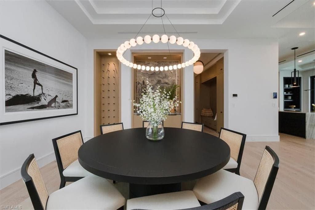 1640 Dolphin Ct, Naples, FL 34102-17