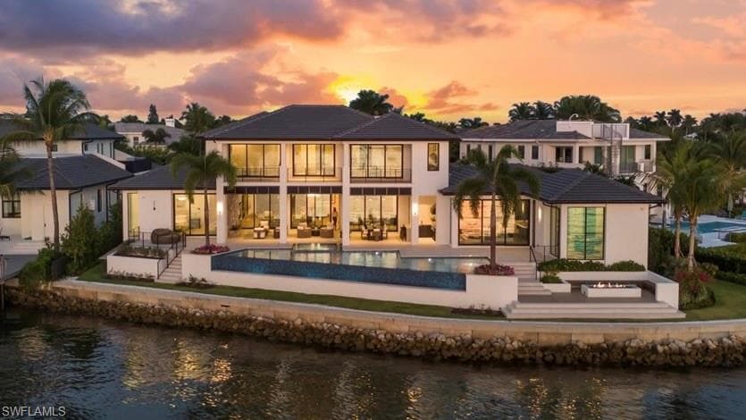 1640 Dolphin Ct, Naples, FL 34102-28