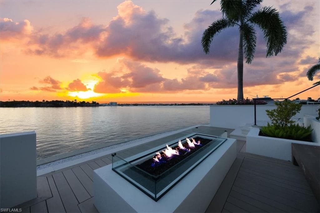 1640 Dolphin Ct, Naples, FL 34102-29