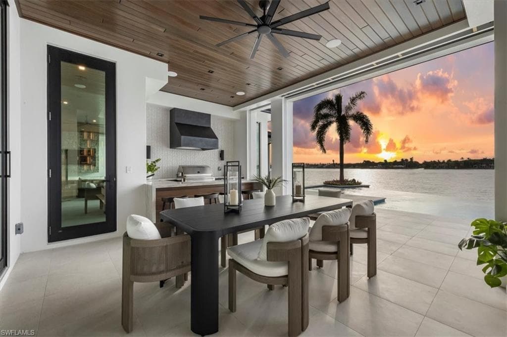 1640 Dolphin Ct, Naples, FL 34102-32