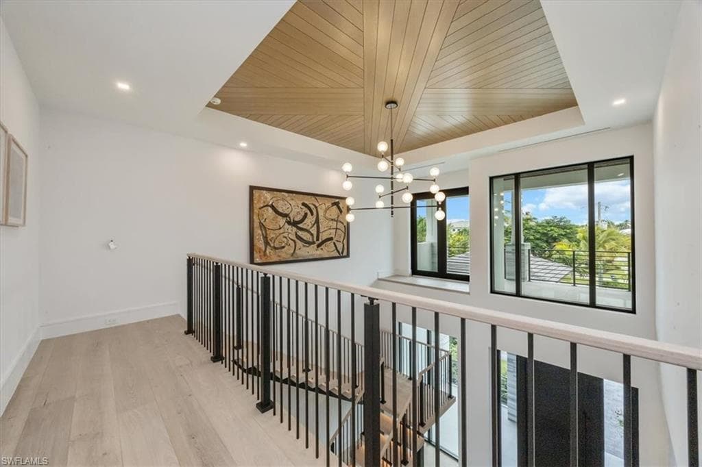 1640 Dolphin Ct, Naples, FL 34102-34