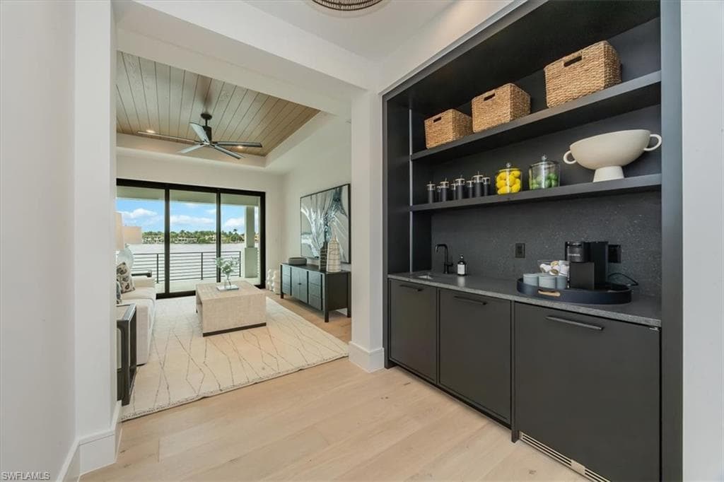 1640 Dolphin Ct, Naples, FL 34102-35