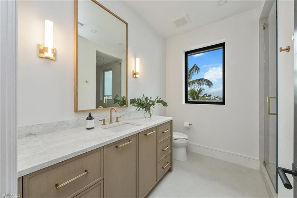 1640 Dolphin Ct, Naples, FL 34102-38