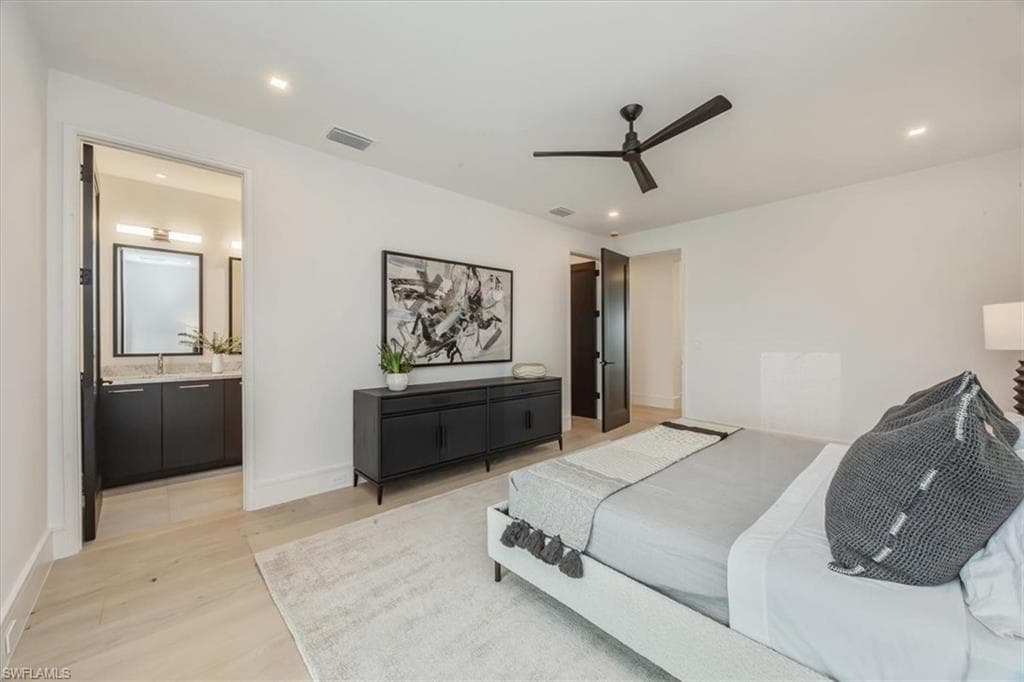 1640 Dolphin Ct, Naples, FL 34102-40