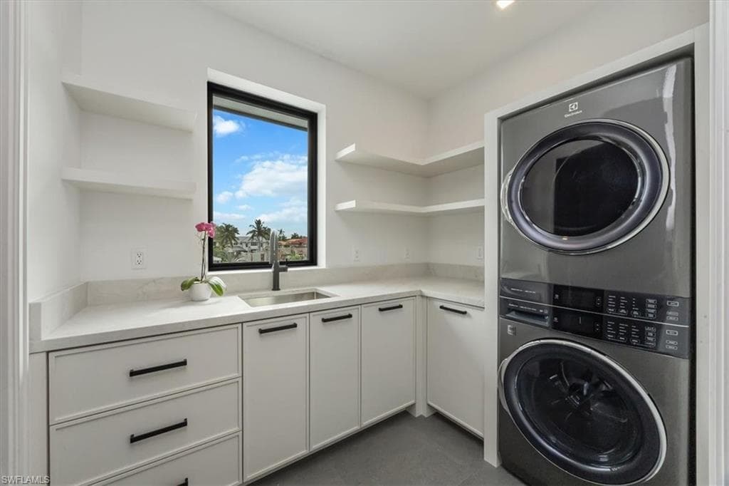 1640 Dolphin Ct, Naples, FL 34102-42