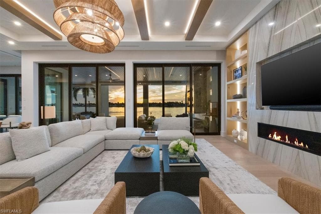 1640 Dolphin Ct, Naples, FL 34102-3