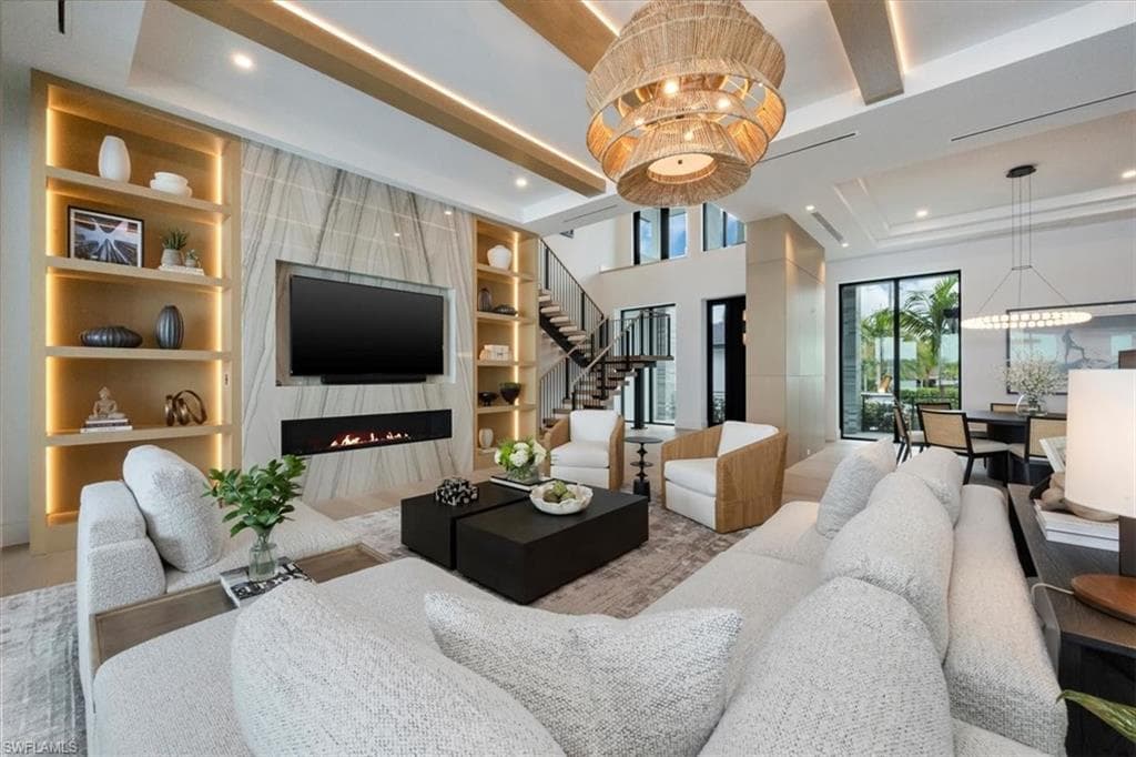 1640 Dolphin Ct, Naples, FL 34102-5