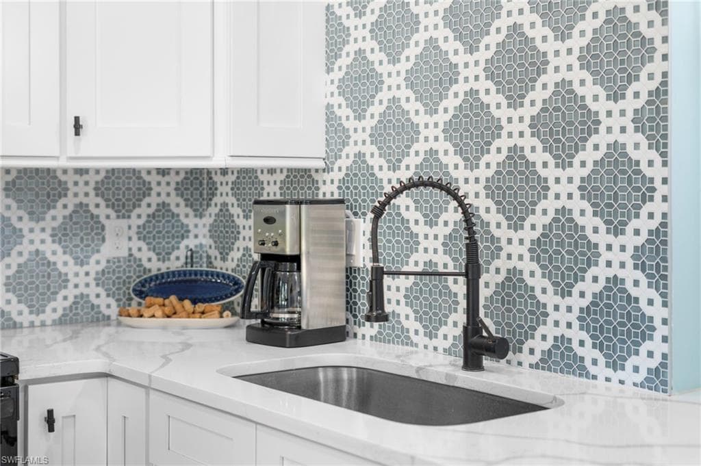 821 15th St SW, Naples, FL 34117-15