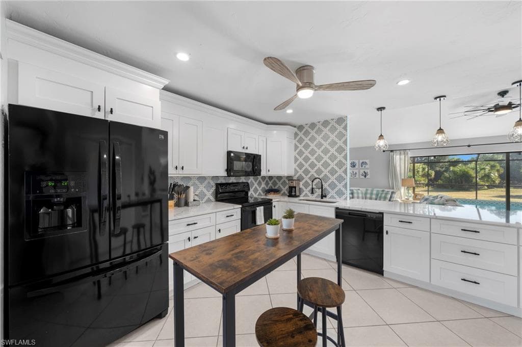 821 15th St SW, Naples, FL 34117-18