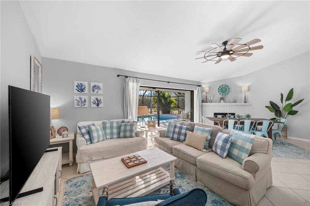 821 15th St SW, Naples, FL 34117-22