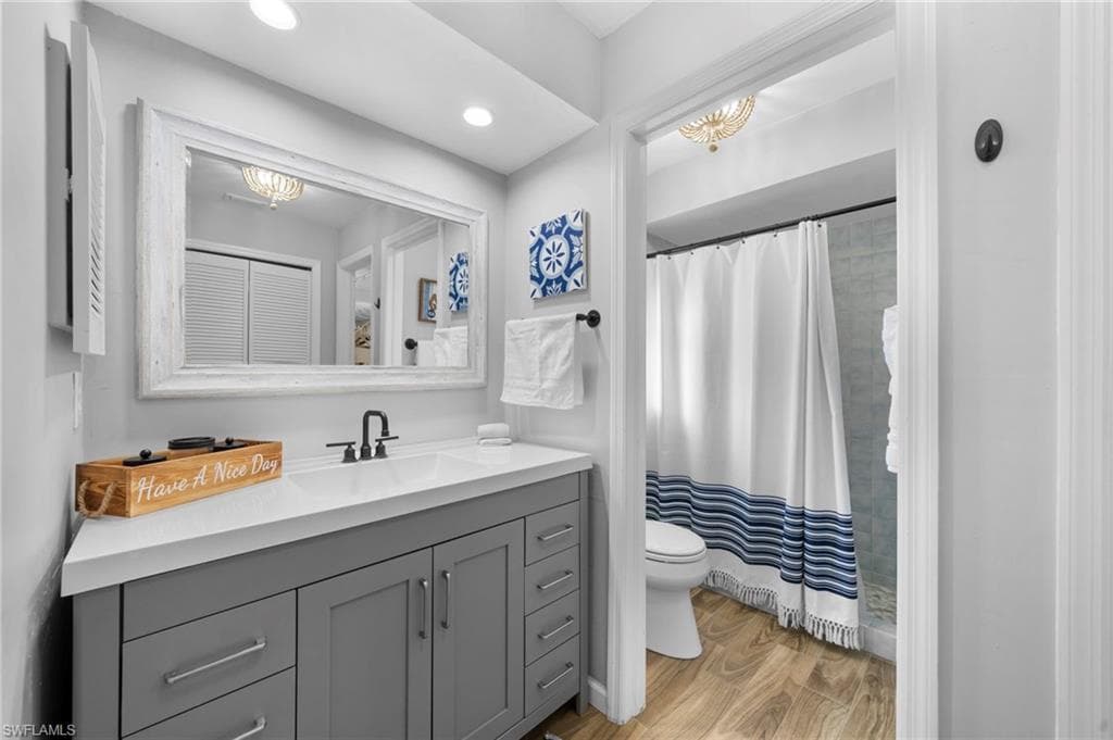 821 15th St SW, Naples, FL 34117-29