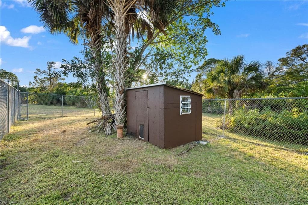 821 15th St SW, Naples, FL 34117-41