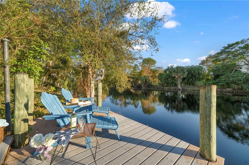 821 15th St SW, Naples, FL 34117-4