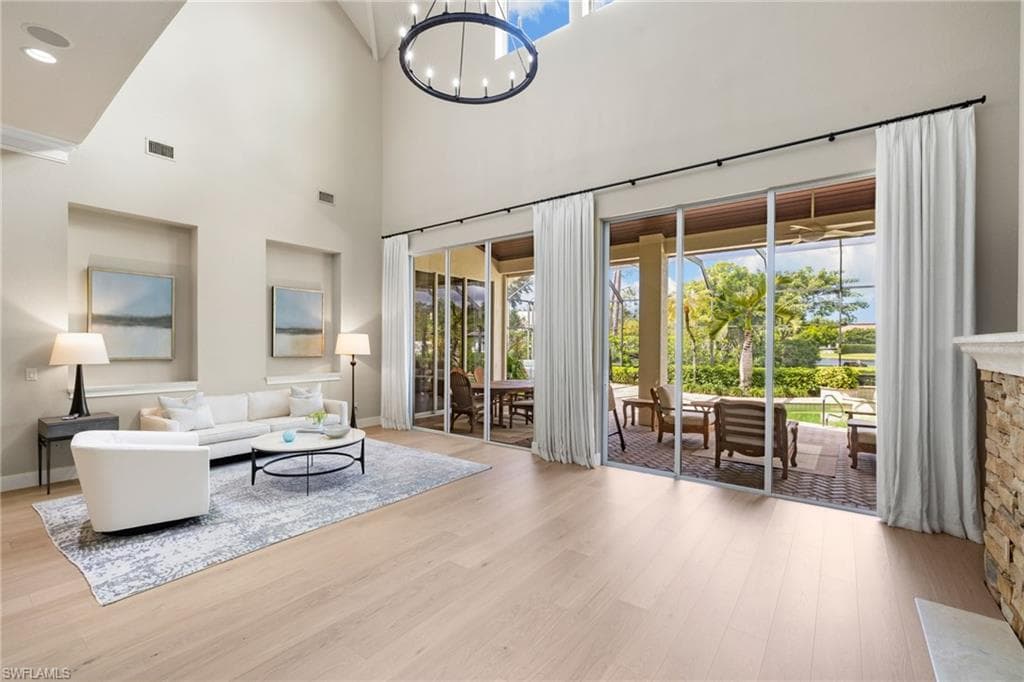 707 Hickory Rd, Naples, FL 34108-8