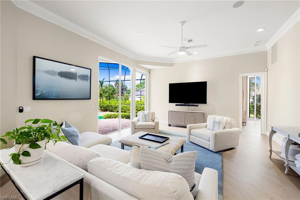 707 Hickory Rd, Naples, FL 34108-9